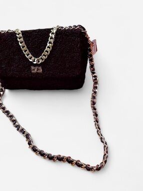 🖤 TRENDING | NWT HELLO 3AM Black Faux Fur “Teddy” Crossbody Bag w/ Twist Lock 🖤
